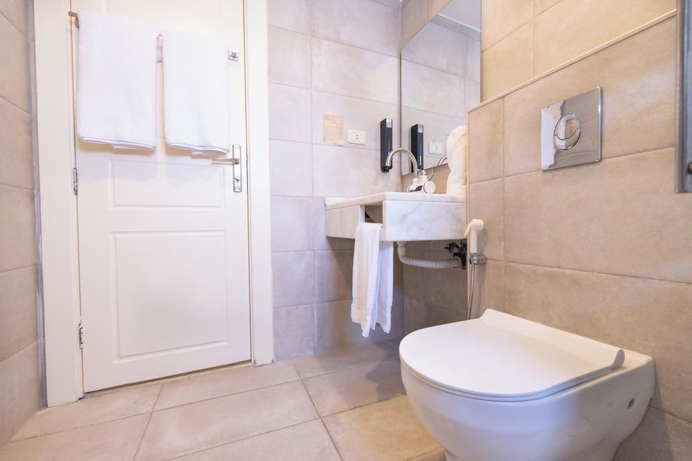 Sukoon Hotel Amman Room Type - Basic Twin Room, 2 Twin Beds, City View Sukoon Hotel Amman Room Type - Basic Twin Room, 2 Twin Beds, City View