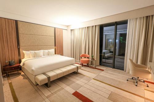 Swisstouches Hotel Amman - Tap to explore photos