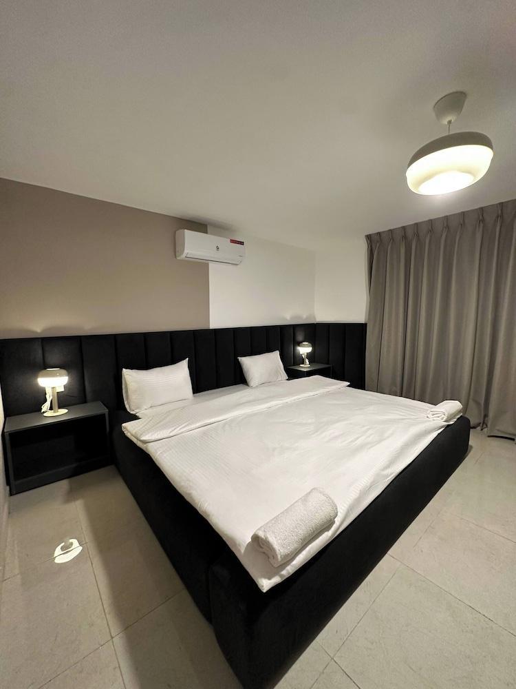 Stylish Luxe Apartment Fr Room Type - Apartment, 1 Bedroom, Smoking, City View