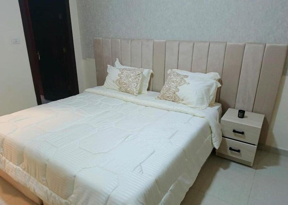Better Homes Room Type - Basic Apartment, City View