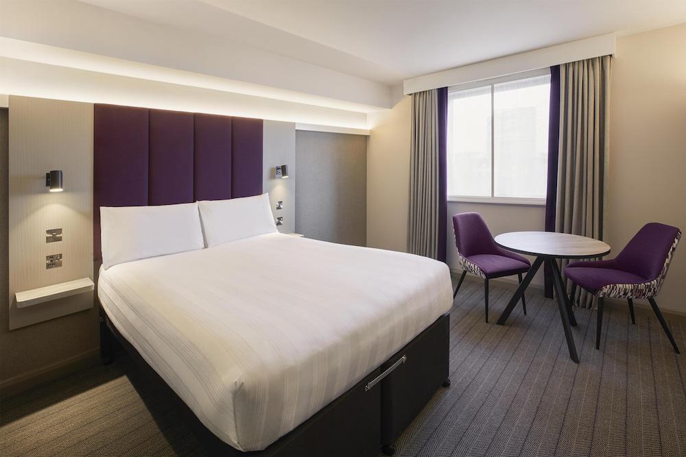 Premier Inn London Waterloo - Lambeth Road Room Type - Standard Double Room, City View