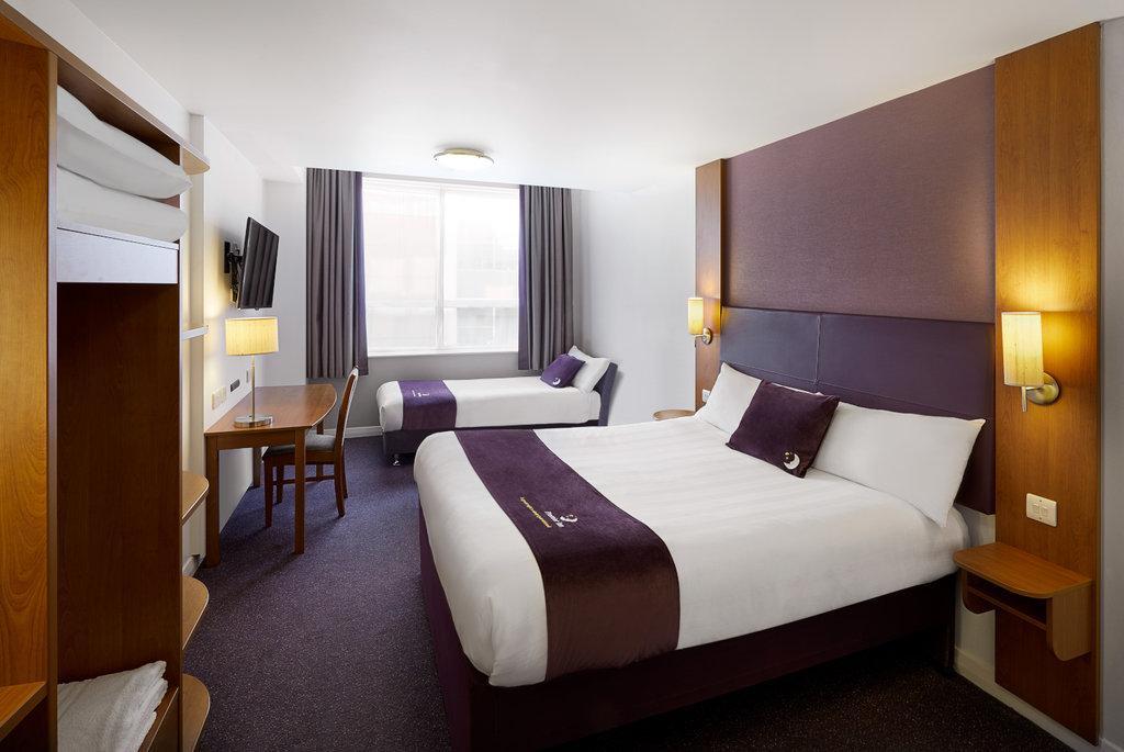 Premier Inn London Hammersmith (Ravenscourt Park) - Tap to explore photos