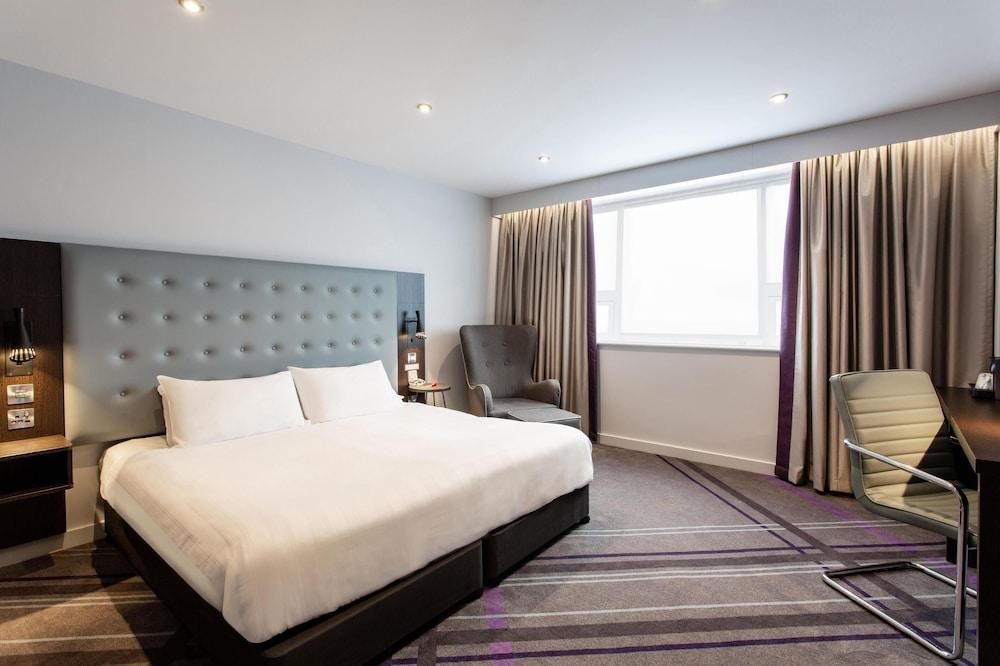 Premier Inn London Hampstead - Tap to explore photos