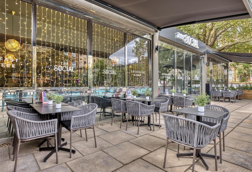 Premier Inn London Hampstead - Tap to explore photos