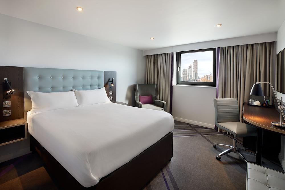 Premier Inn London Paddington (Paddington Basin) - Tap to explore photos
