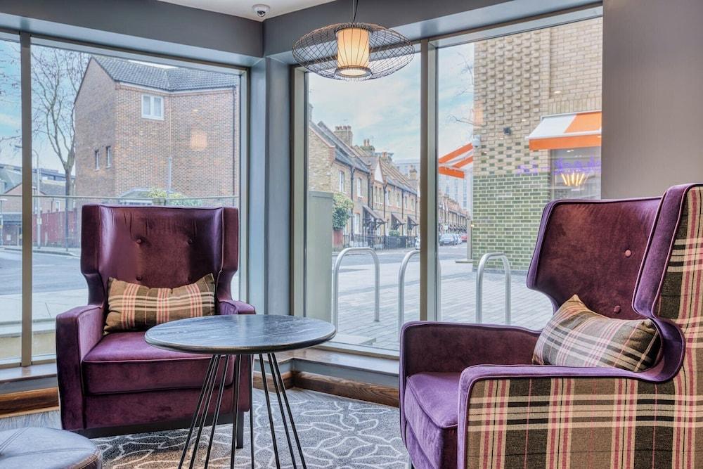 Premier Inn London Southwark (Southwark Station) - Tap to explore photos