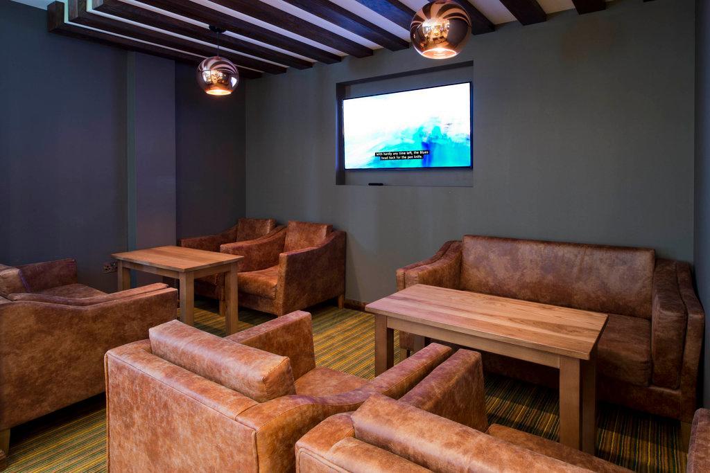 Premier Inn London Brixton - Tap to explore photos