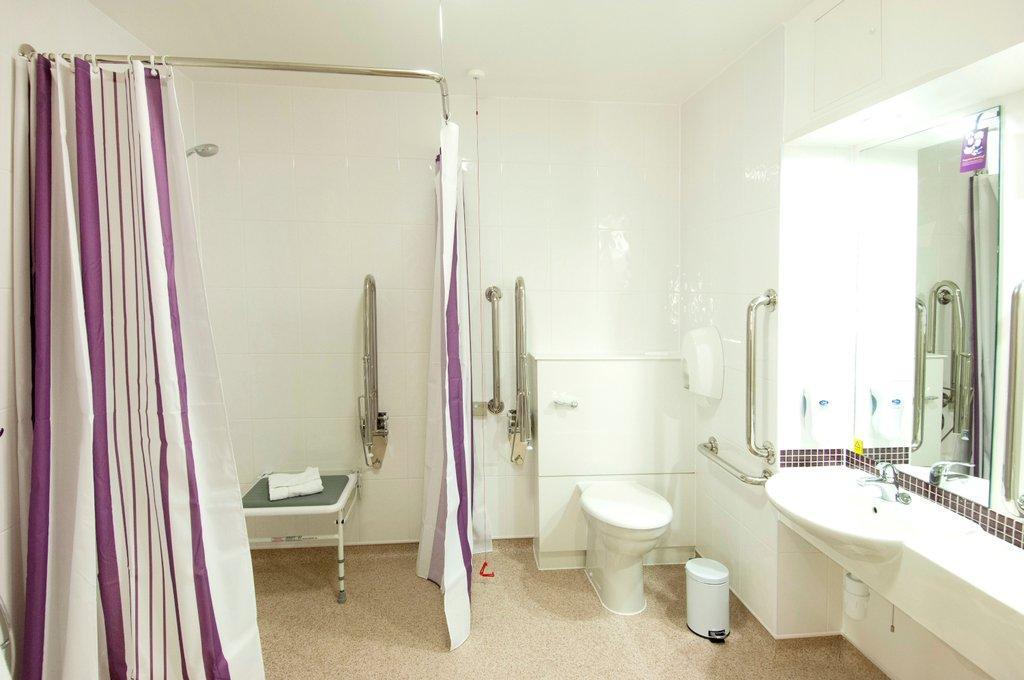 Premier Inn London Twickenham East - Tap to explore photos