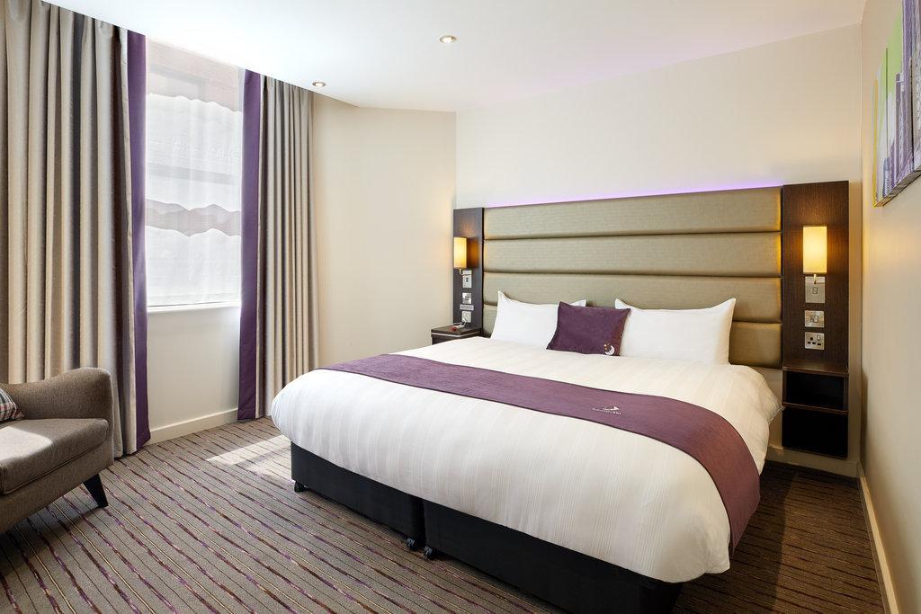 Premier Inn Chessington - Tap to explore photos