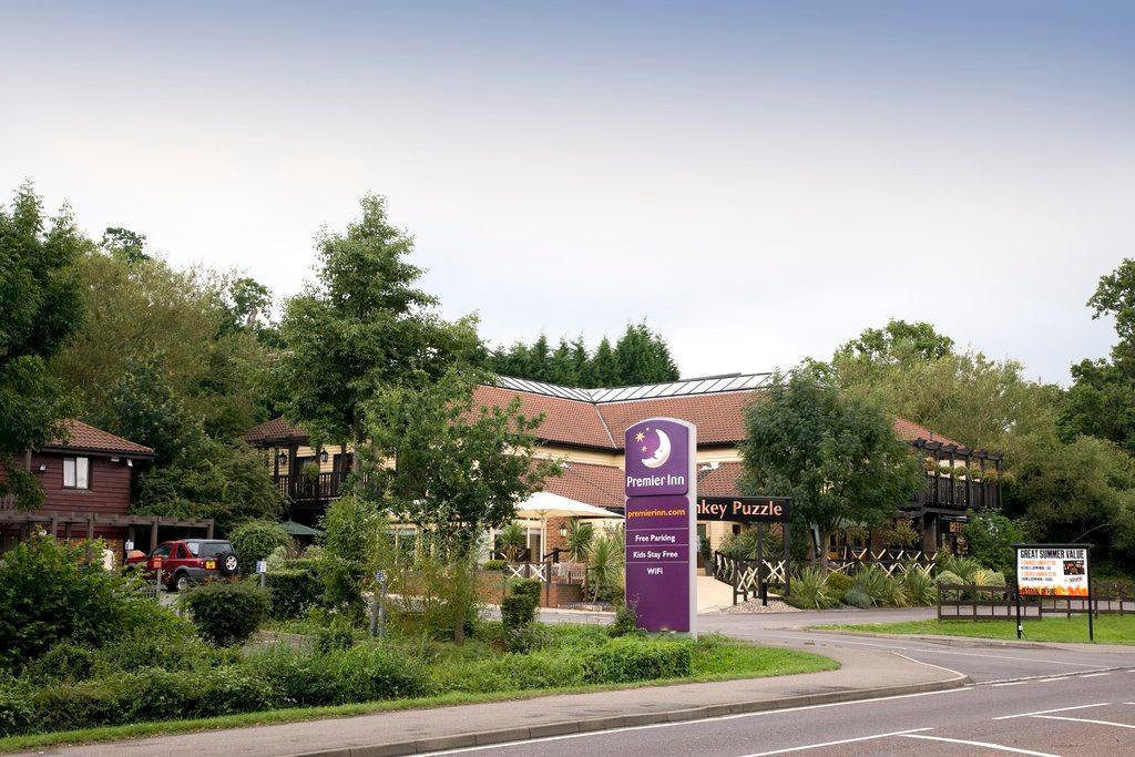Premier Inn Chessington - Tap to explore photos