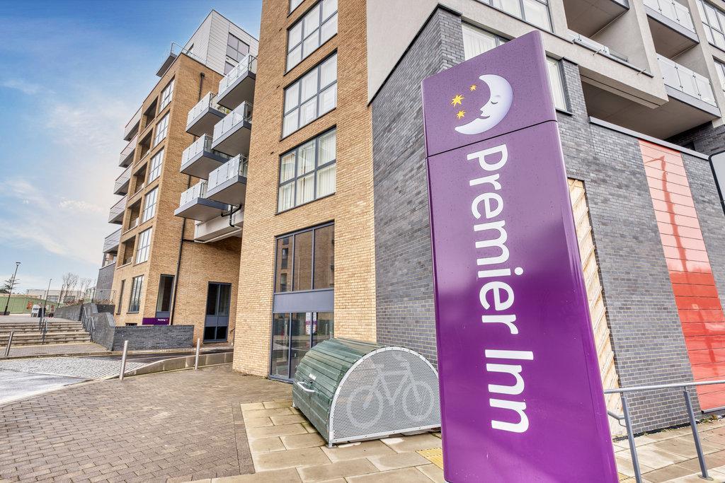 Premier Inn London New Southgate - Tap to explore photos