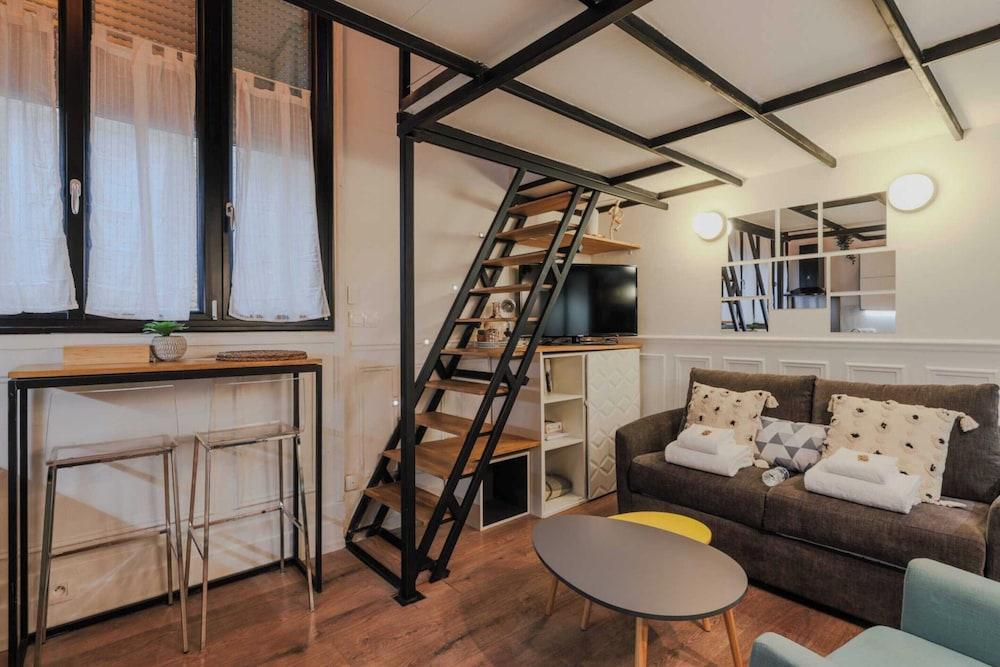 Comfortable Duplex in the Heart of Paris! - Tap to explore photos