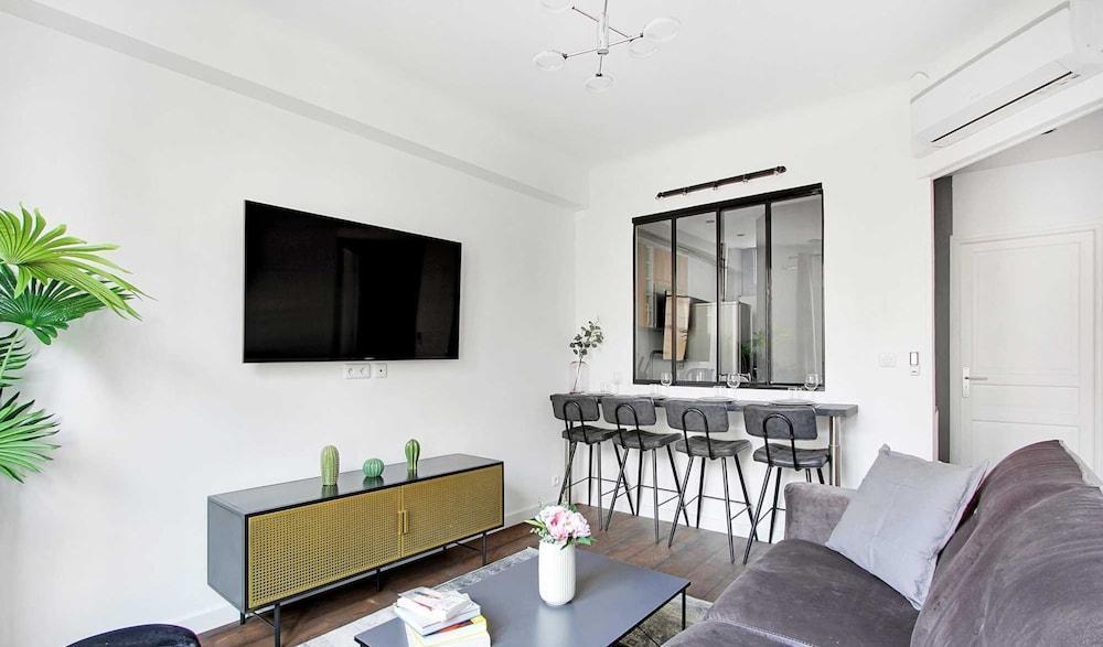 Charming Apartment - 1br/4p - Place des Vosges - Tap to explore photos