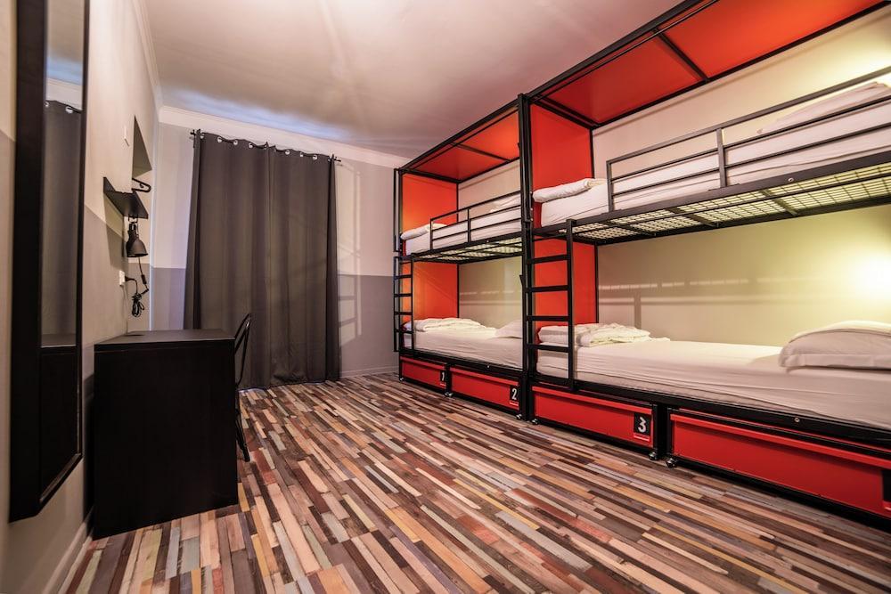 YellowSquare Rome Room Type - Family Room, Multiple Beds, Private Bathroom