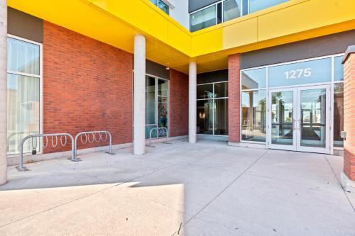 Bright Suites Finch West by GLOBALSTAY - Tap to explore photos