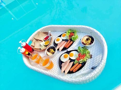 D Glamor Hotel & Massage Bangkok, Taling Chan - Tap to explore photos