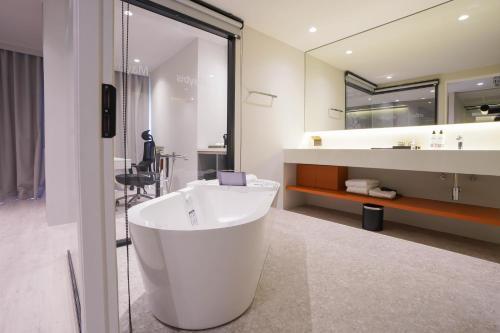 Maybis Hotel Room Type - Suite