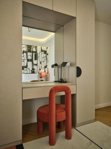 The Muse - Tap to explore photos