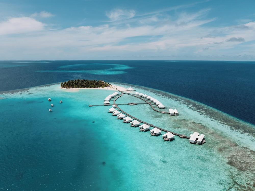 Diamonds Athuruga Maldives Resort & Spa