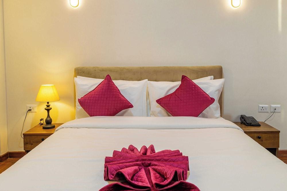Mhendo Hotel & Studio Suites - Tap to explore photos