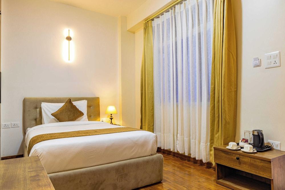 Mhendo Hotel & Studio Suites - Tap to explore photos