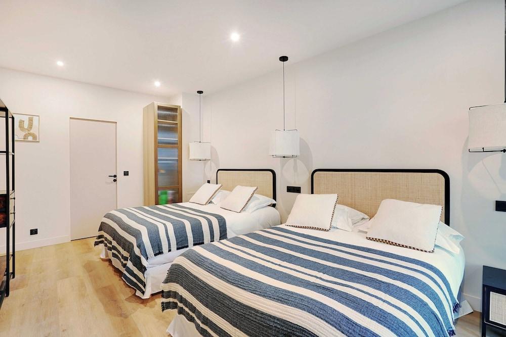 Spacious Apartment - 2br/10p - Place D'italie - Tap to explore photos