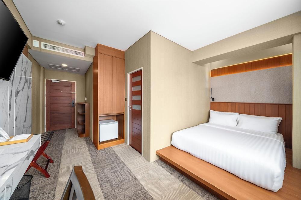 Maison Stay Bangkok Room Type - Standard Double Room, City View