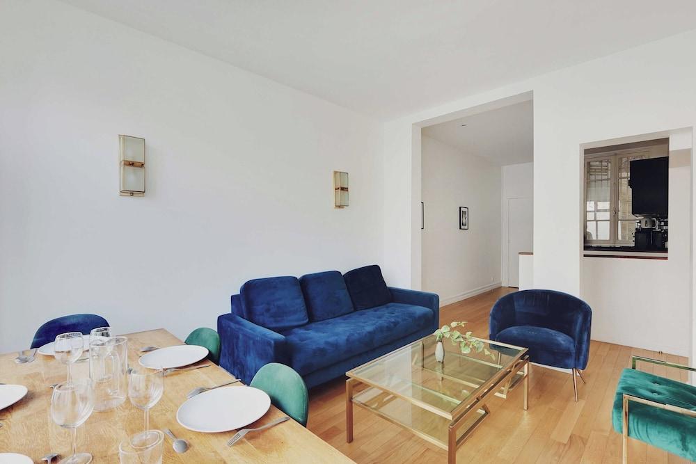 Luxurious Apartment - 3br/6p - Nation - Tap to explore photos