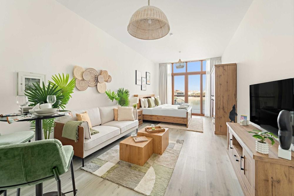 Silkhaus Studio on Palm | New & Modern | Sea View