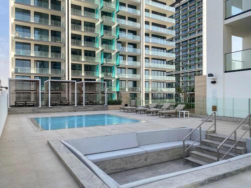 Silkhaus Classic 1BDR Apartment in Binghatti House - Tap to explore photos