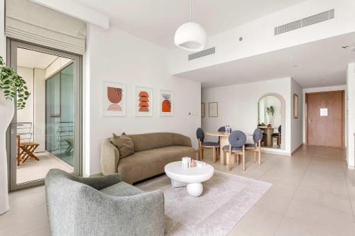 Silkhaus Deluxe 2BR in Downtown Views II - Tap to explore photos