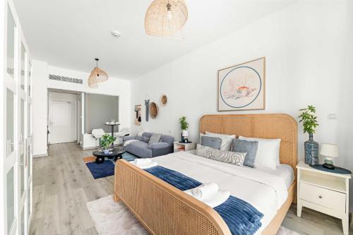 Silkhaus Sea View Studio in Palm Jumeirah - Tap to explore photos