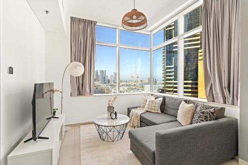 Silkhaus Seaside 1BR at Botanica in Dubai Marina - Tap to explore photos
