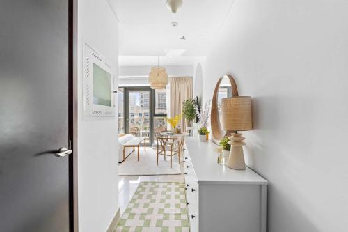 Silkhaus Modern Studio with Burj Khalifa View - Tap to explore photos