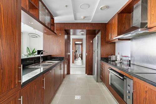 Silkhaus Residences Towers 3BR Near Burj Khalifa - Tap to explore photos