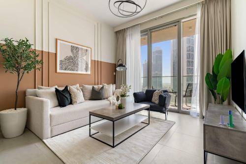 Silkhaus Cozy 1BDR at Forte Tower in Emaar Downtown - Tap to explore photos