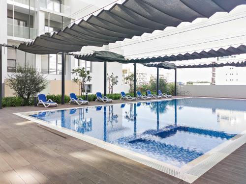 Silkhaus Vacation Homes Chic 1BDR in Oasis Tower in Masdar City - Tap to explore photos