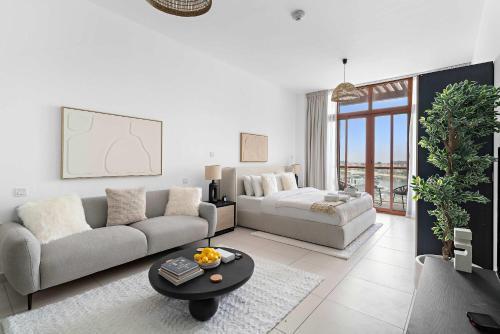 Silkhaus Seaside Studio | Palm Views West Tower - Tap to explore photos
