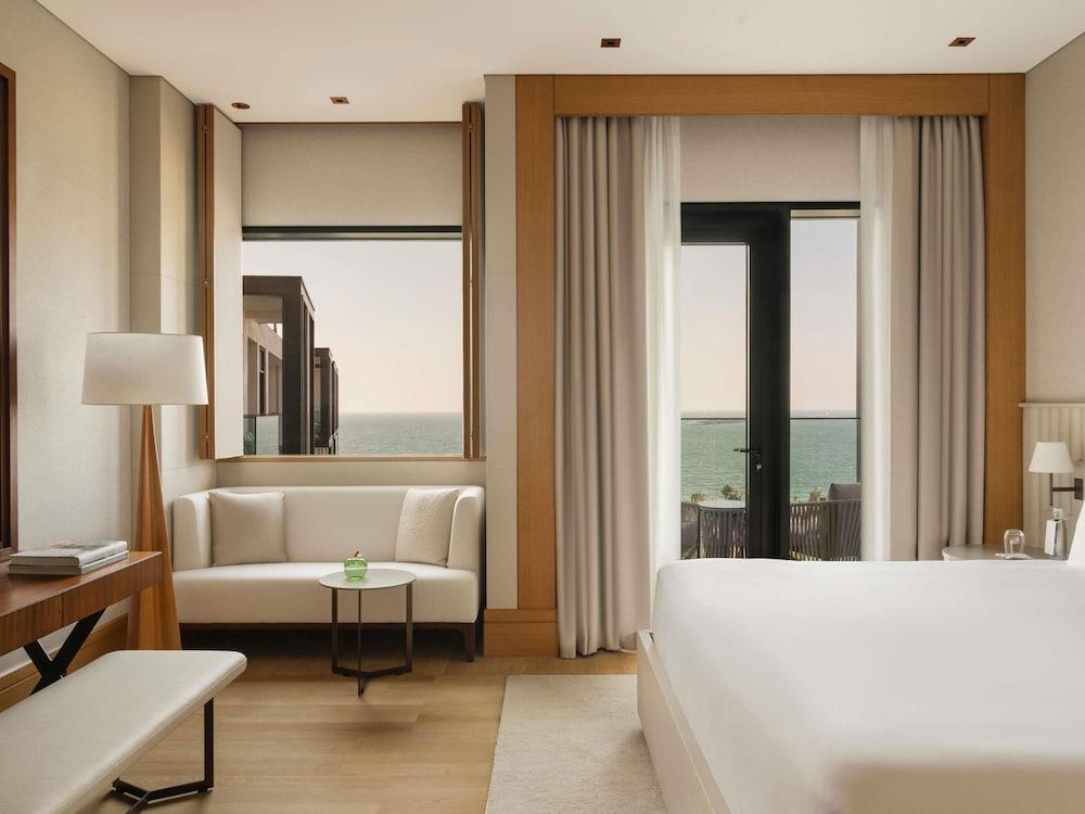 Delano Dubai Room Type - Rising Light Guestroom with Balcony - Sea View