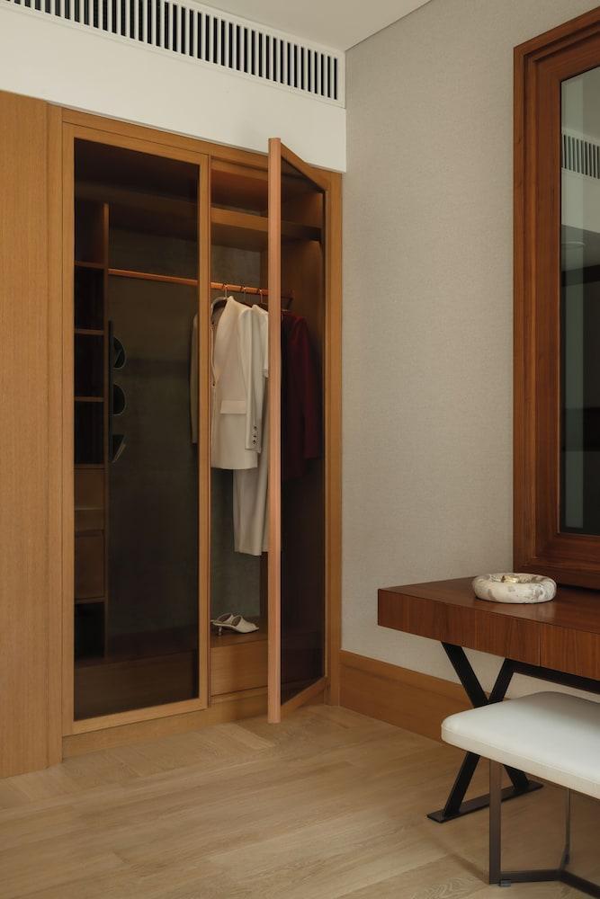Delano Dubai Room Type - Rising Light TWIN Guestroom with Balcony - Resort View