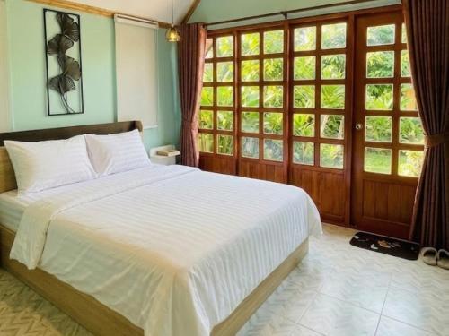 Suan Maitrichit Resort Room Type - Queen Bed with Patio Room