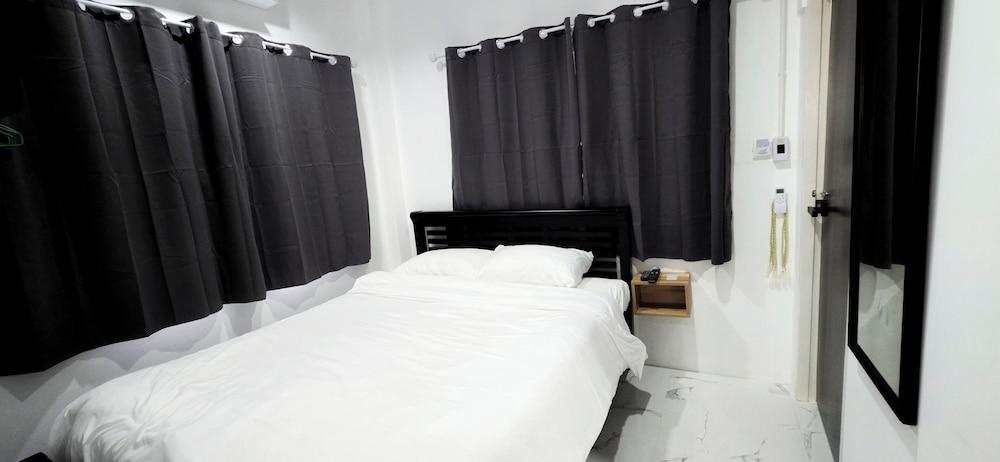 Tiny Island Lake Lodge Room Type - Economy Room, 1 Queen Bed, Lake View