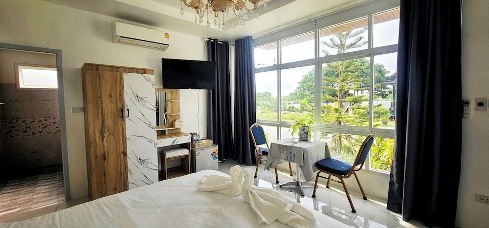 Tiny Island Lake Lodge Room Type - Standard Room, 1 King Bed, Lake View