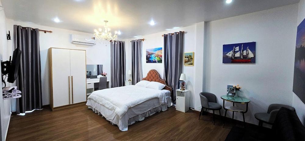 Tiny Island Lake Lodge Room Type - Deluxe Room, 1 King Bed with Sofa bed, Balcony, Lake View Tiny Island Lake Lodge Room Type - Deluxe Room, 1 King Bed with Sofa bed, Balcony, Lake View