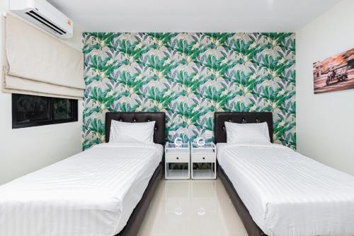 Modern Ao Nang Suite | King Bed + Lounge + Kitchen