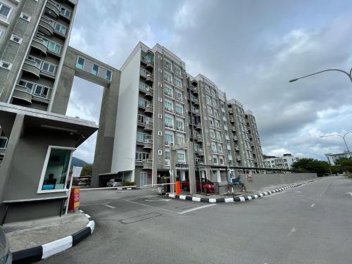 Cozy 520 Condo | 3BR, 5min to Eatery & Shop - Tap to explore photos