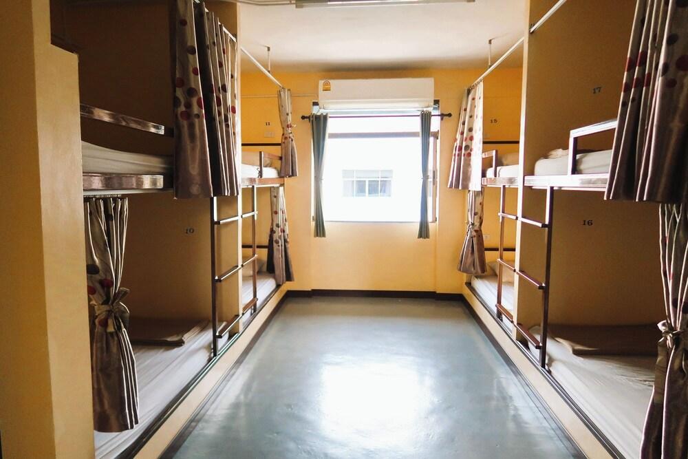 Bed Station Hostel Krabi Room Type - Mix Dormitory with Shared Bathroom 2