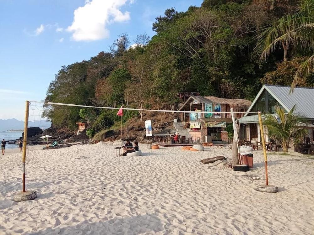 Cenanghill Beachfront Langkawi - Tap to explore photos