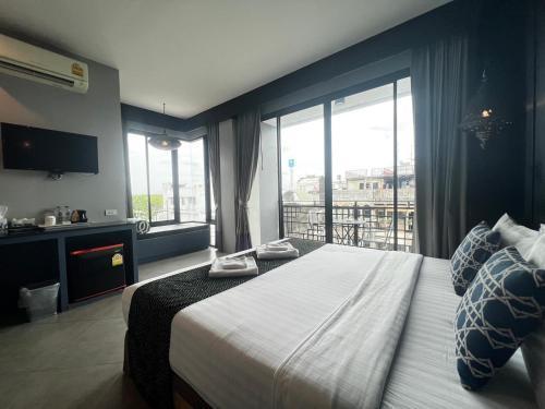 Srisawara Casa Hotel Room Type - Superior King Room with River View Srisawara Casa Hotel Room Type - Superior King Room with River View