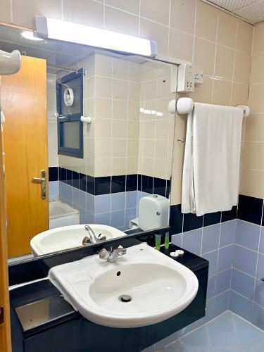 Belvilla Luxury San Marino Near Deira Clock Tower Room Type - Standard Double - Twin